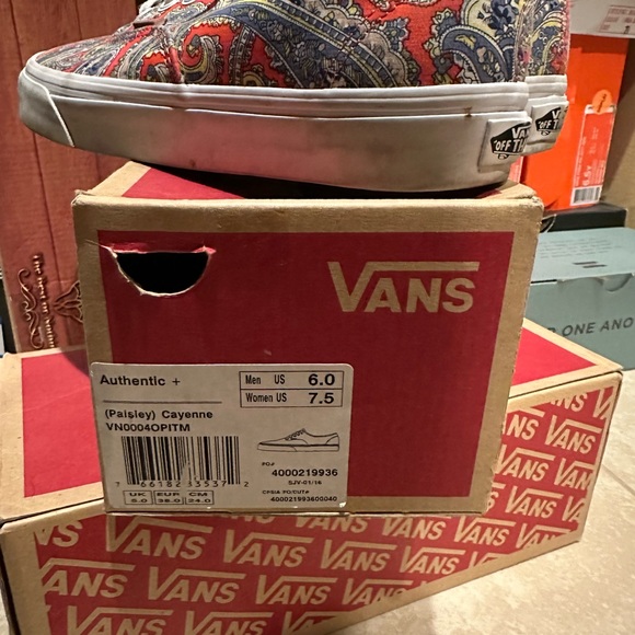 Women’s Vans - Picture 5 of 5